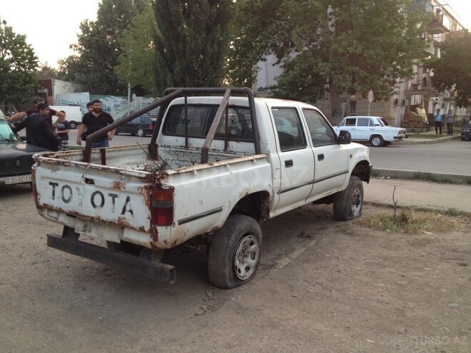 Toyota Hilux 1999, 200,000 km - 2.5 l - Gəncə