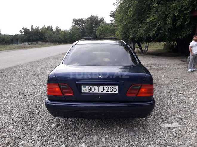 Mercedes E 200 1996, 500,213 km - 2.0 l - Qusar