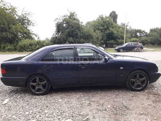 Mercedes E 200 1996, 500,213 km - 2.0 l - Qusar