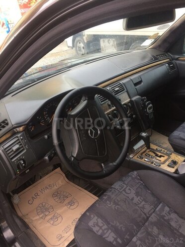 Mercedes E 240 1999, 169,000 km - 2.6 l - Bakı