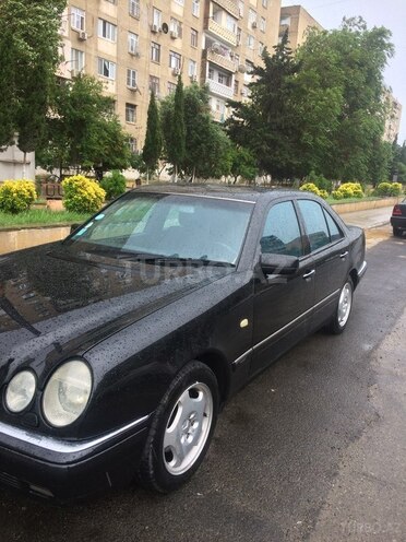 Mercedes E 240 1999, 169,000 km - 2.6 l - Bakı