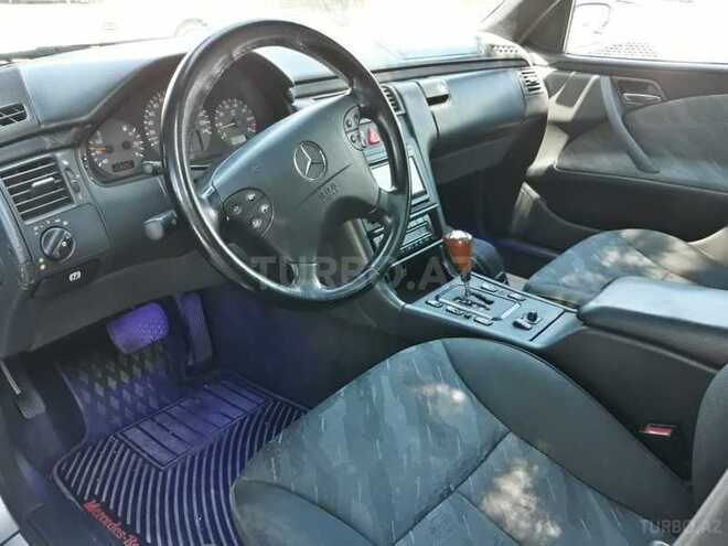 Mercedes E 240 2000, 342,000 km - 2.4 л - Sumqayıt