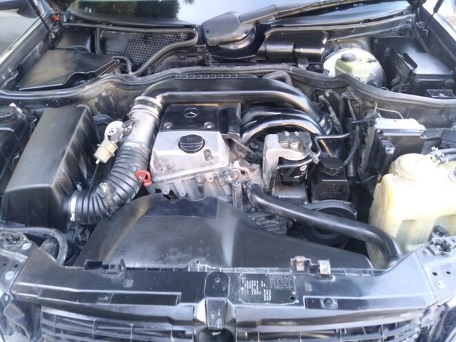 Mercedes E 220 1997, 317,600 km - 2.2 l - Bakı