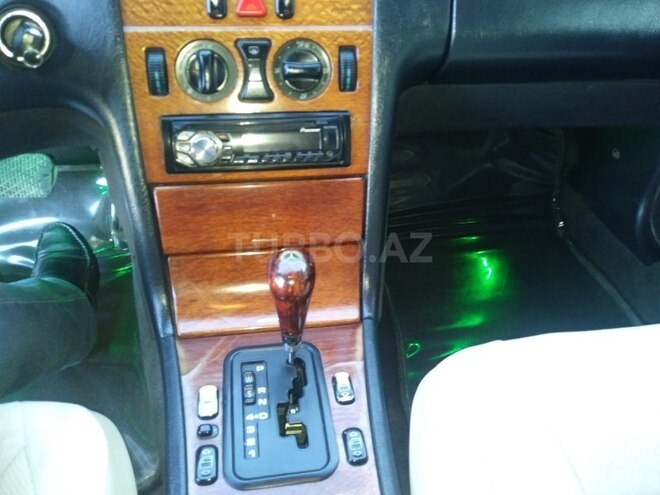 Mercedes E 220 1997, 317,600 km - 2.2 l - Bakı