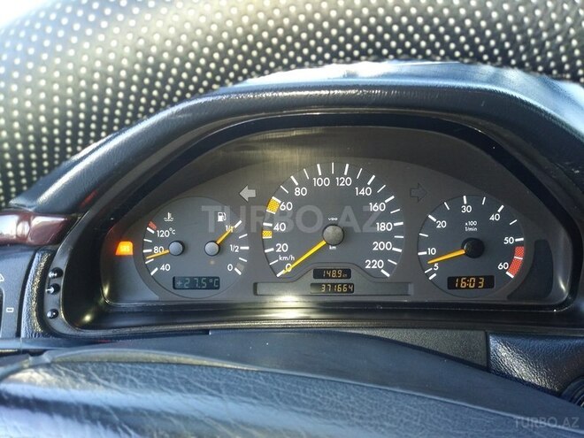 Mercedes E 220 1997, 317,600 km - 2.2 l - Bakı