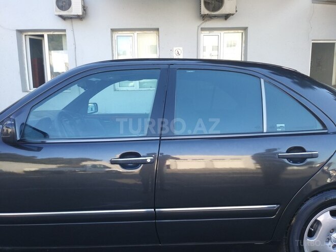 Mercedes E 220 1997, 317,600 km - 2.2 l - Bakı