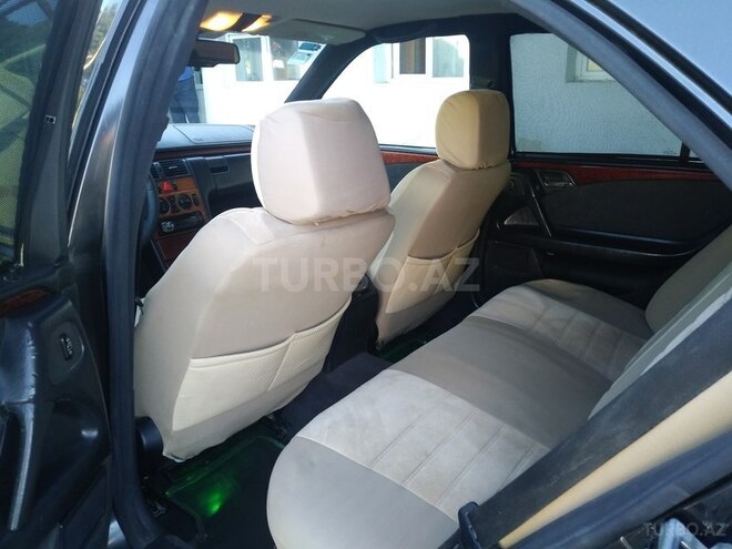 Mercedes E 220 1997, 317,600 km - 2.2 l - Bakı