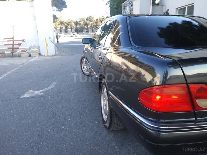 Mercedes E 220 1997, 317,600 km - 2.2 l - Bakı