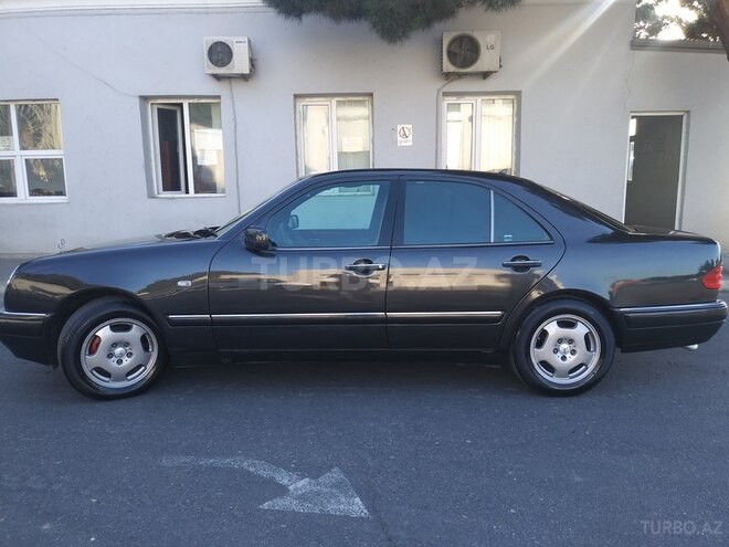 Mercedes E 220 1997, 317,600 km - 2.2 l - Bakı
