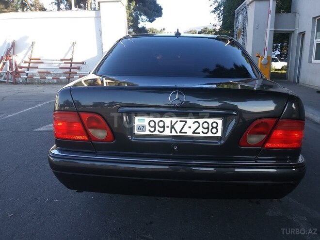 Mercedes E 220 1997, 317,600 km - 2.2 l - Bakı