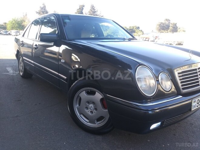 Mercedes E 220 1997, 317,600 km - 2.2 l - Bakı
