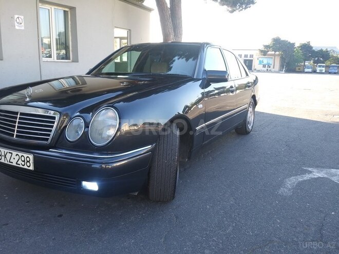 Mercedes E 220 1997, 317,600 km - 2.2 l - Bakı