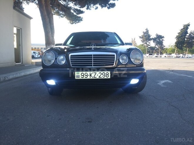 Mercedes E 220 1997, 317,600 km - 2.2 l - Bakı