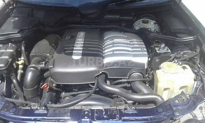 Mercedes E 220 2001, 289,000 km - 2.2 l - Bakı