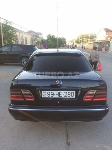Mercedes E 220 2000, 302,000 km - 2.2 l - Bakı