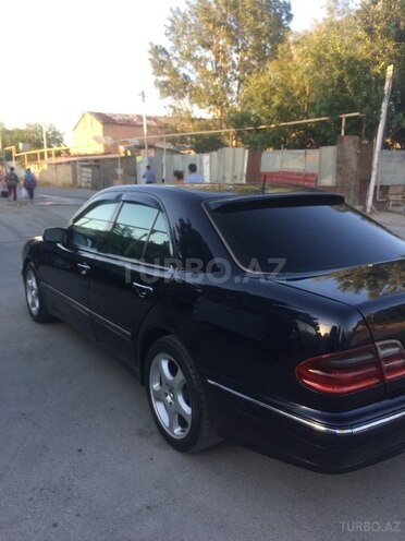 Mercedes E 220 2000, 302,000 km - 2.2 l - Bakı