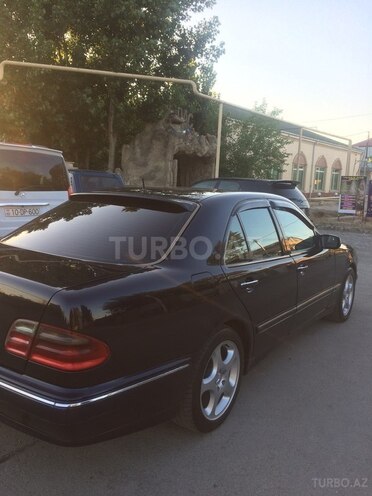 Mercedes E 220 2000, 302,000 km - 2.2 l - Bakı