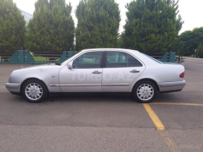 Mercedes E 240 1999, 232,000 km - 2.4 l - Ağstafa