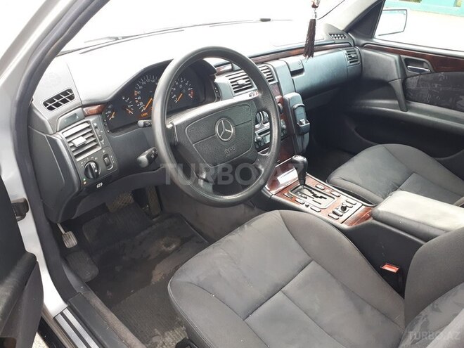 Mercedes E 240 1999, 232,000 km - 2.4 l - Ağstafa