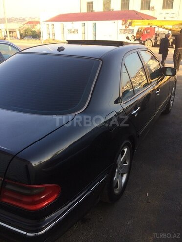 Mercedes E 220 2000, 301,500 km - 2.2 l - Bakı