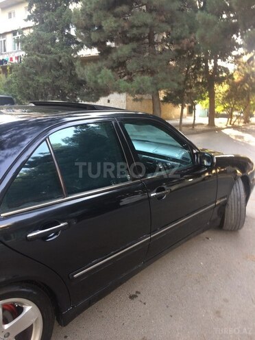 Mercedes E 220 2000, 301,500 km - 2.2 l - Bakı