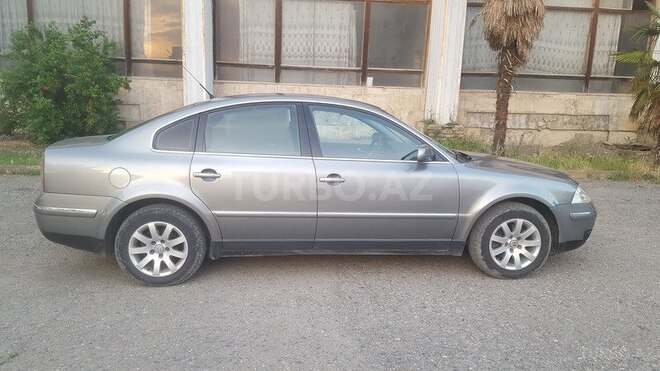 Volkswagen Passat 2003, 256,634 km - 1.8 л - Gəncə