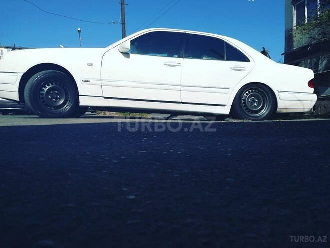 Mercedes E 230 1997, 310,000 km - 0.3 l - Bakı