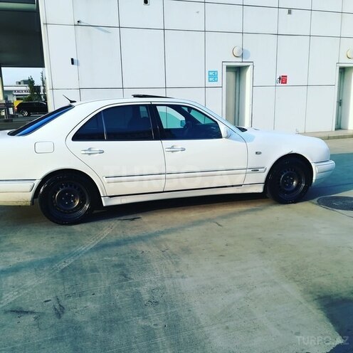 Mercedes E 230 1997, 310,000 km - 0.3 l - Bakı