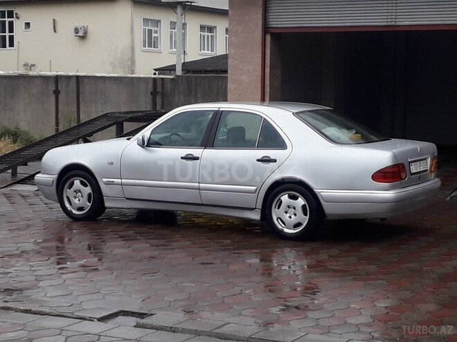 Mercedes E 200 1996, 428,000 km - 2.0 l - Astara