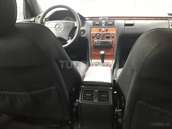 Mercedes E 200 1996, 428,000 km - 2.0 l - Astara