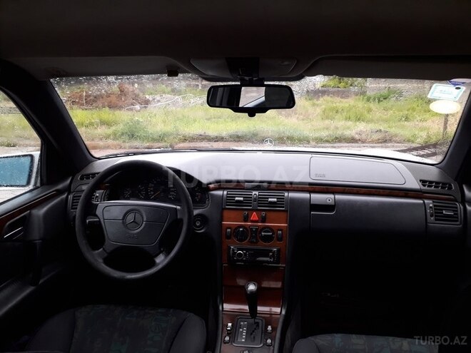 Mercedes E 200 1996, 428,000 km - 2.0 l - Astara