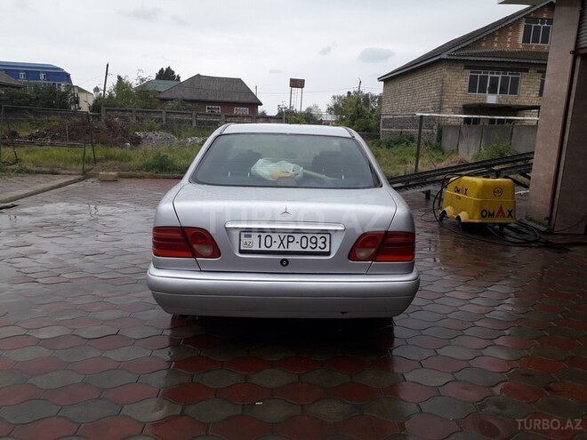 Mercedes E 200 1996, 428,000 km - 2.0 l - Astara