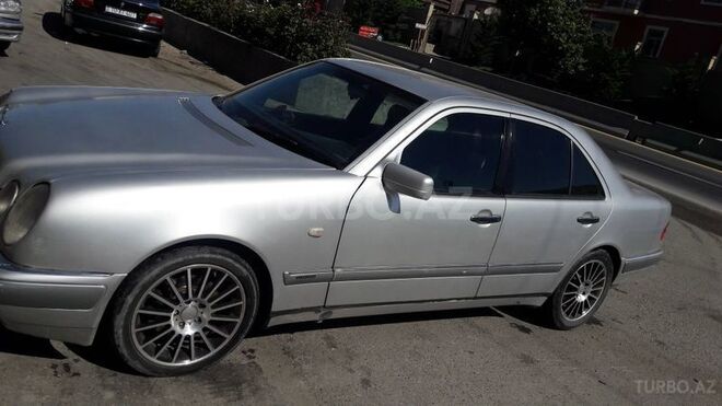 Mercedes E 320 1996, 265,000 km - 3.2 l - Bakı