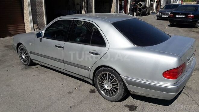 Mercedes E 320 1996, 265,000 km - 3.2 l - Bakı