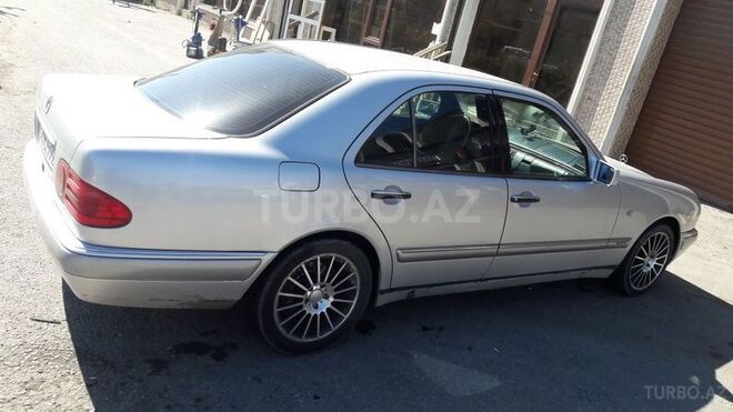 Mercedes E 320 1996, 265,000 km - 3.2 l - Bakı
