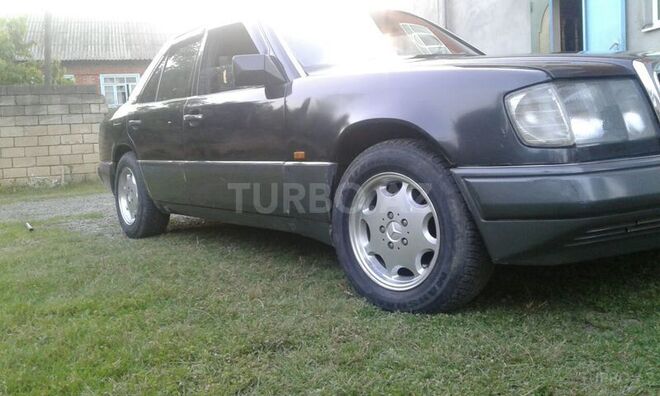 Mercedes E 200 1990, 388,520 km - 2.0 l - Masallı