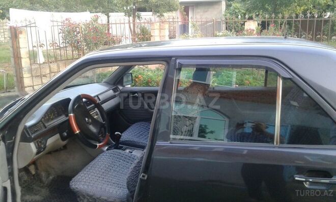 Mercedes E 200 1990, 388,520 km - 2.0 l - Masallı