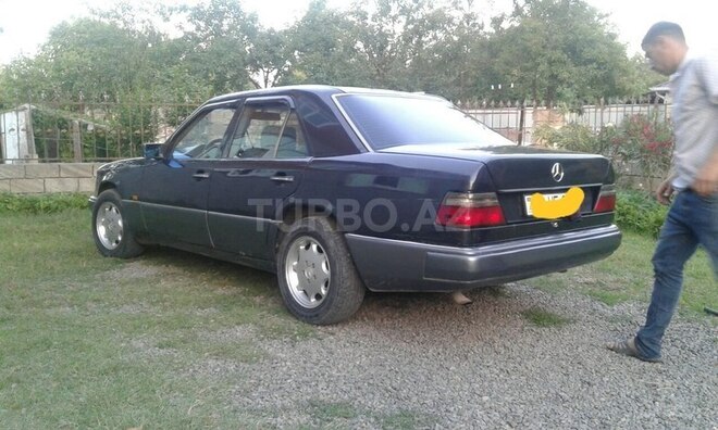 Mercedes E 200 1990, 388,520 km - 2.0 l - Masallı