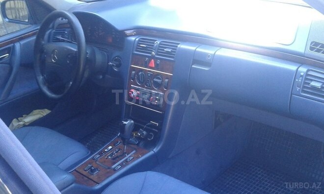 Mercedes E 270 2001, 290,000 km - 2.7 l - Bakı