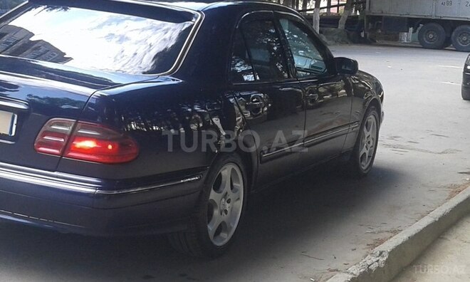 Mercedes E 270 2001, 290,000 km - 2.7 l - Bakı