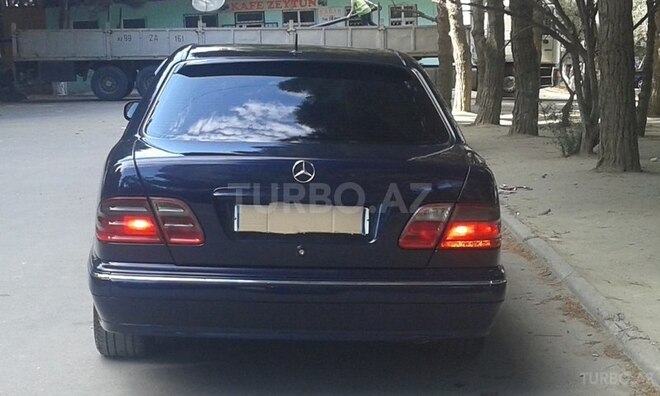 Mercedes E 270 2001, 290,000 km - 2.7 l - Bakı