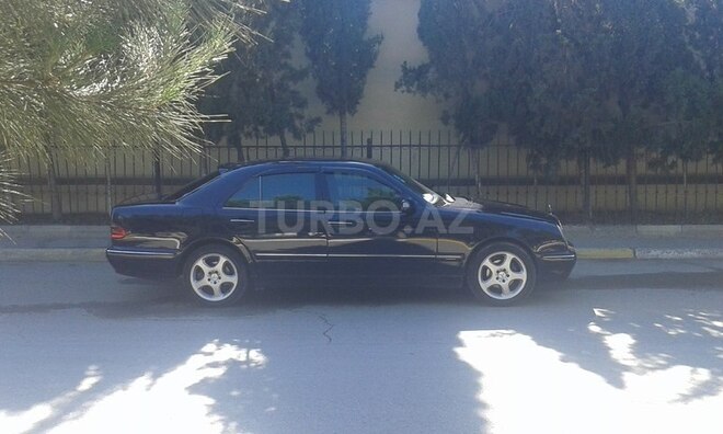 Mercedes E 270 2001, 290,000 km - 2.7 l - Bakı