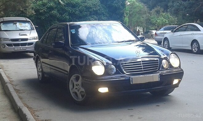 Mercedes E 270 2001, 290,000 km - 2.7 l - Bakı