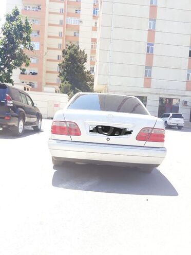 Mercedes E 280 1999, 265,000 km - 2.8 l - Bakı