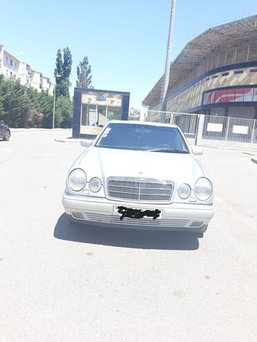Mercedes E 280 1999, 265,000 km - 2.8 l - Bakı