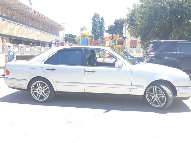 Mercedes E 280 1999, 265,000 km - 2.8 l - Bakı