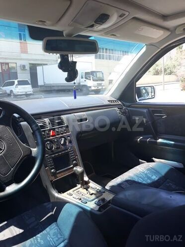 Mercedes E 280 1999, 265,000 km - 2.8 l - Bakı