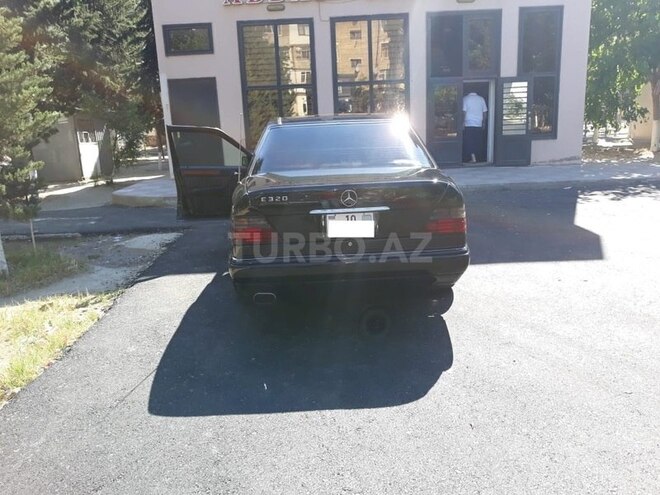 Mercedes E 320 1994, 295,000 km - 3.2 l - Sumqayıt