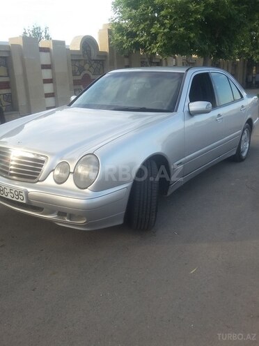 Mercedes E 220 2000, 380,000 km - 2.2 л - Ağstafa
