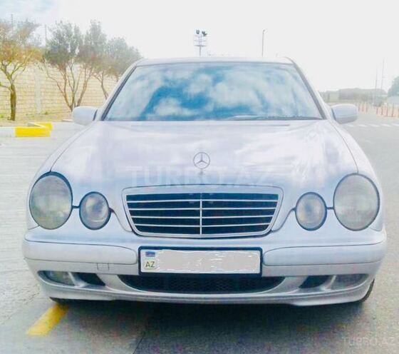 Mercedes E 220 2002, 319,000 km - 2.2 л - Bakı